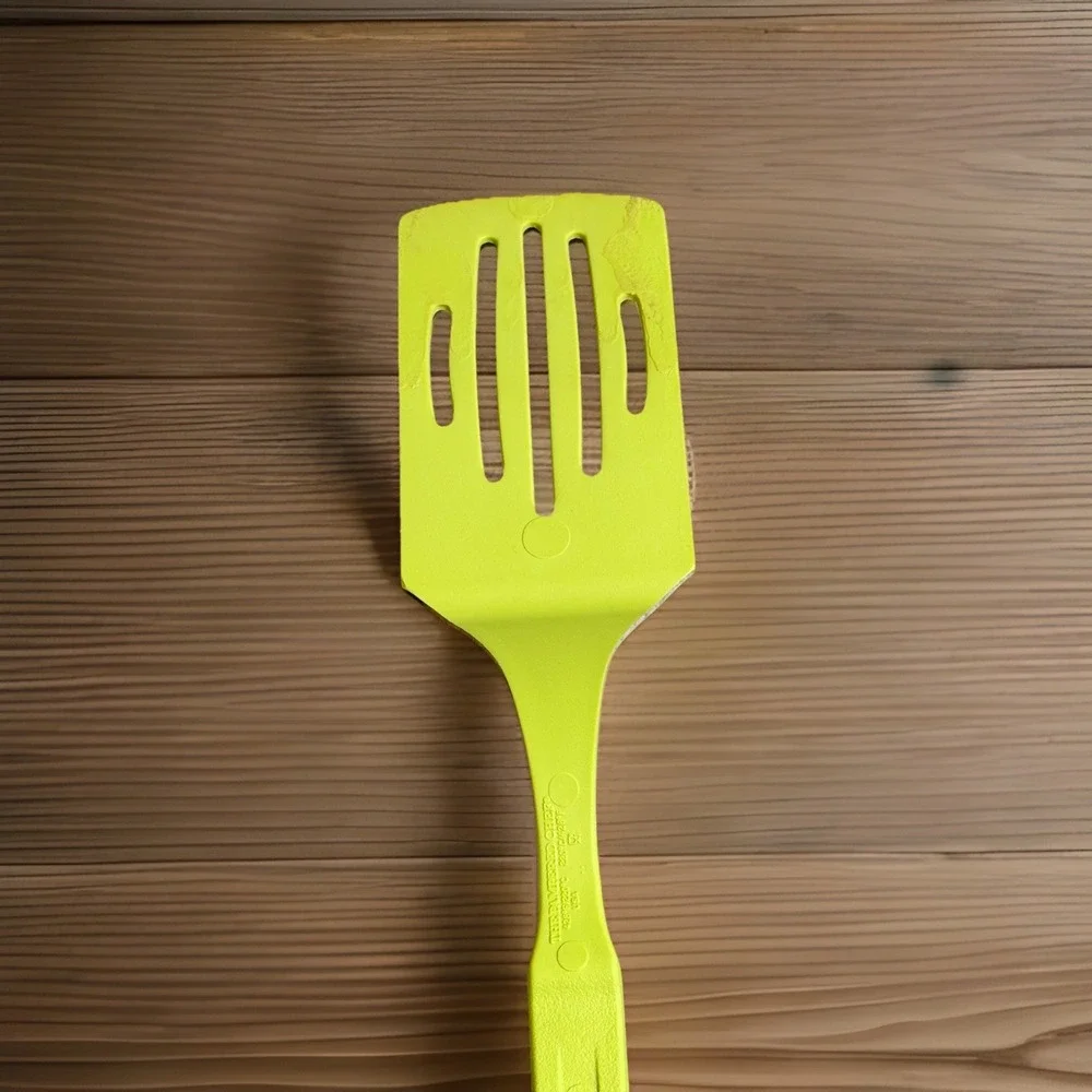 Pampered Chef Lot Spatulas Draining Spoon Measuring Cup